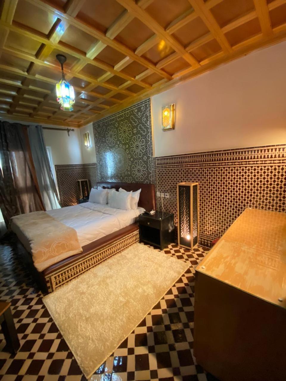 Hotel-Cafe-Restaurant Pyramides, Taza Ngoại thất bức ảnh