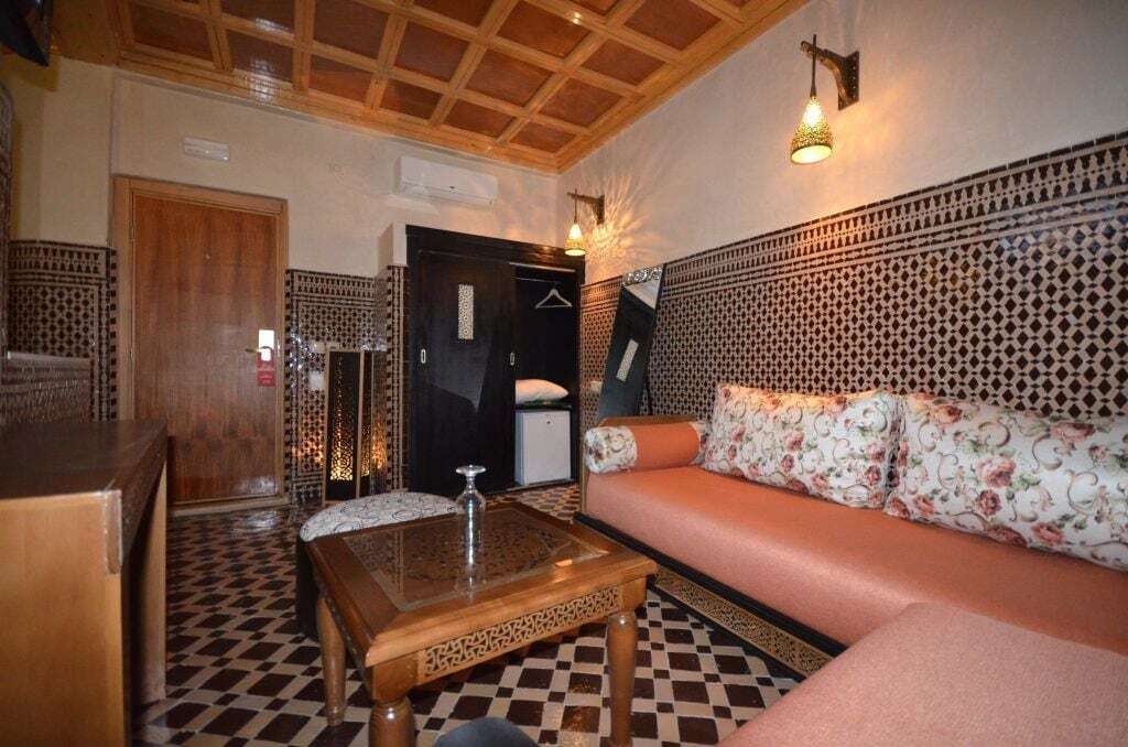 Hotel-Cafe-Restaurant Pyramides, Taza Ngoại thất bức ảnh