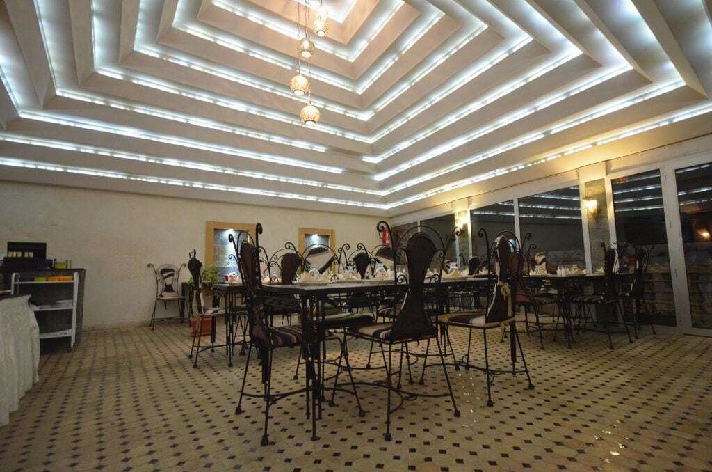 Hotel-Cafe-Restaurant Pyramides, Taza Ngoại thất bức ảnh